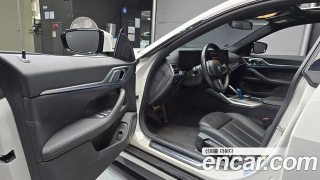 BMW i4 2022 thumb 10
