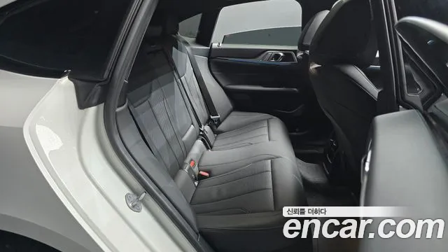 BMW i4 2022 thumb 11