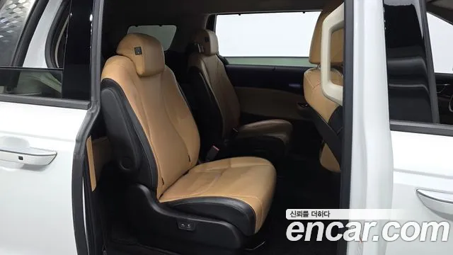 Kia Carnival 2021 thumb 11