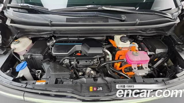 Hyundai Staria 2024 thumb 6