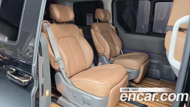 Hyundai Staria 2024 thumb 11