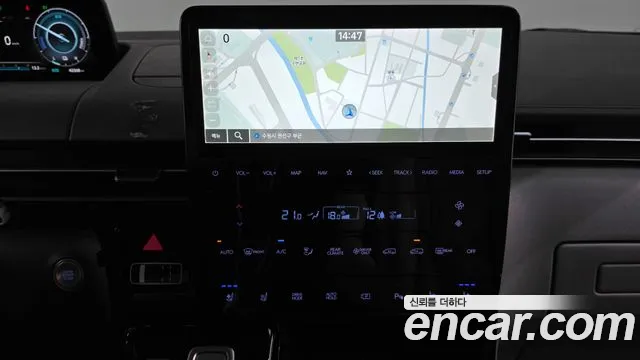 Hyundai Staria 2024 thumb 12