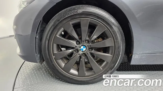 BMW 3-Series 2015 thumb 4