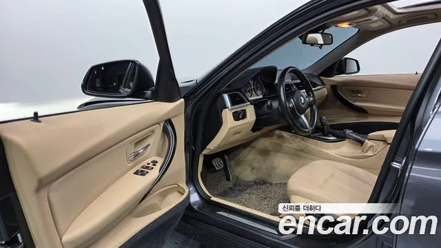 BMW 3-Series 2015 thumb 9