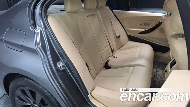 BMW 3-Series 2015 thumb 10