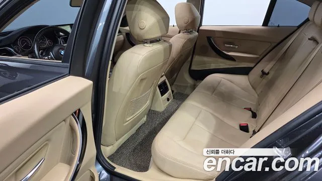 BMW 3-Series 2015 thumb 11