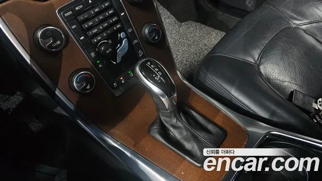 Volvo XC70 2013 thumb 5