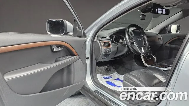 Volvo XC70 2013 thumb 6