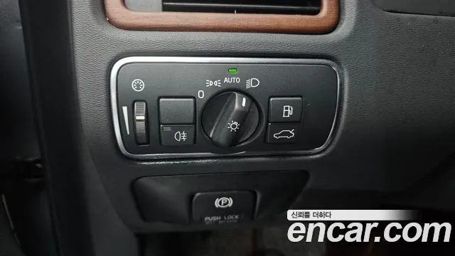 Volvo XC70 2013 thumb 9