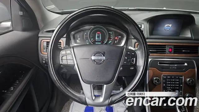 Volvo XC70 2013 thumb 10