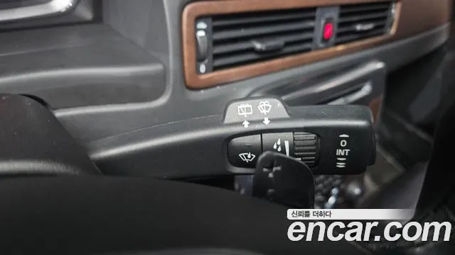 Volvo XC70 2013 thumb 11