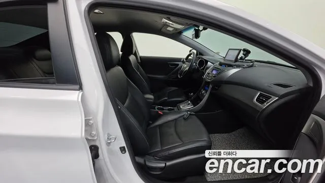 Hyundai Avante 2013 thumb 10