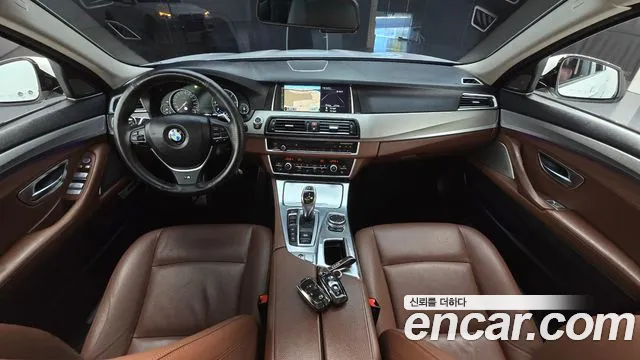 BMW 5-Series 2015 thumb 7