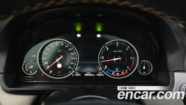 BMW 5-Series 2015 thumb 8