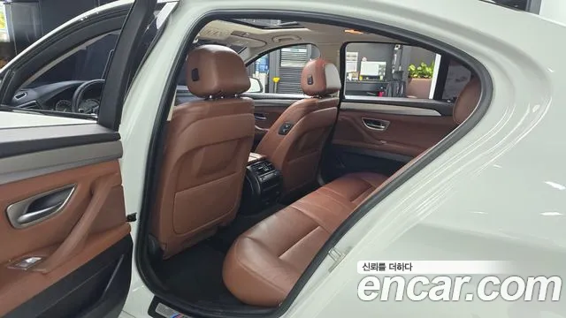 BMW 5-Series 2015 thumb 11