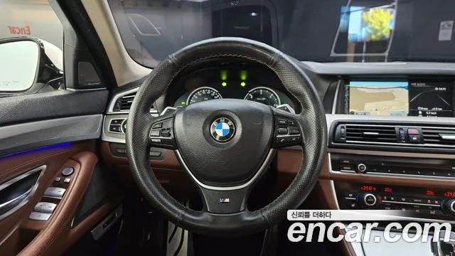 BMW 5-Series 2015 thumb 12
