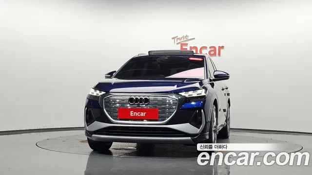 Audi Q4 e-tron 2025 thumb 2