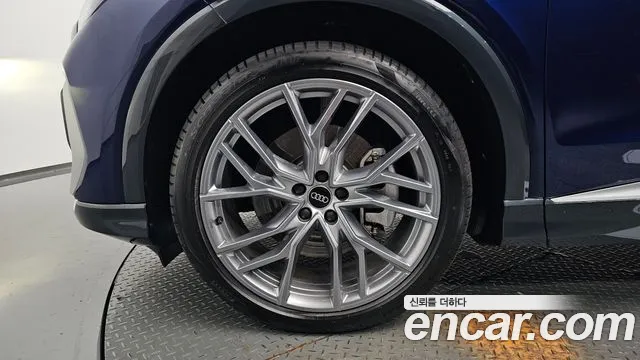 Audi Q4 e-tron 2025 thumb 4