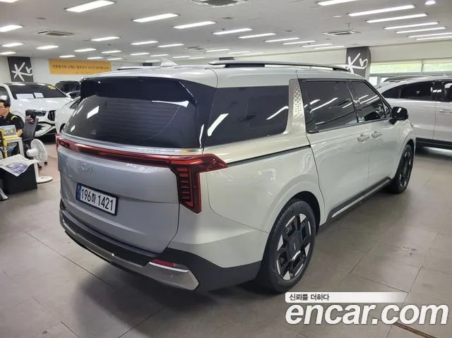 Kia Carnival 2024 thumb 2