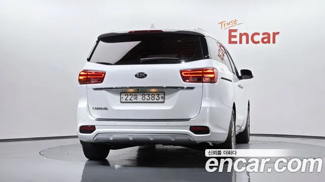 Kia Carnival 2018 thumb 3