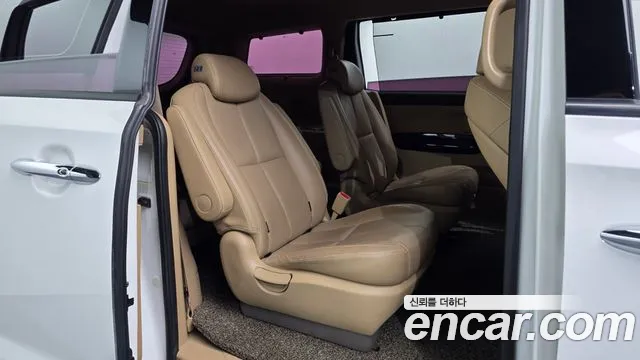 Kia Carnival 2018 thumb 10