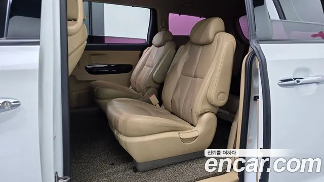 Kia Carnival 2018 thumb 11