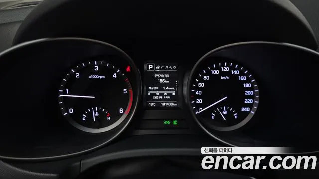 Hyundai Santa Fe 2018 thumb 8
