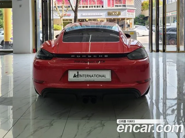 Porsche Cayman 2018 thumb 4