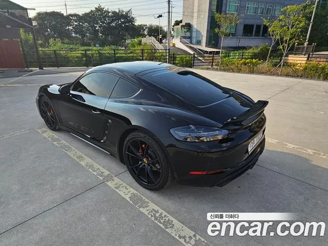 Porsche Cayman 2018 thumb 7