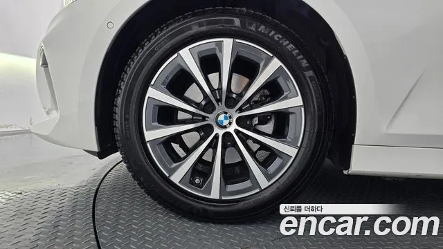 BMW 3-Series 2024 thumb 5
