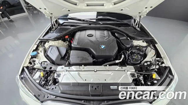BMW 3-Series 2024 thumb 6