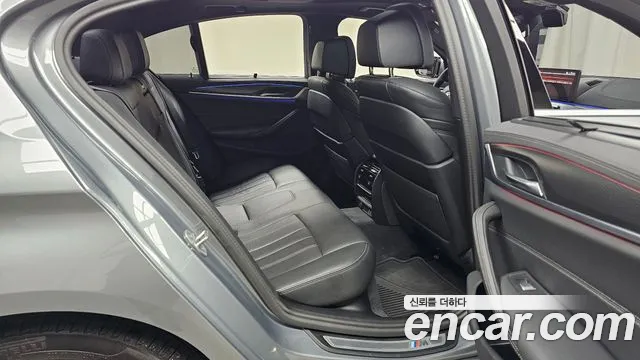 BMW 5-Series 2023 thumb 11