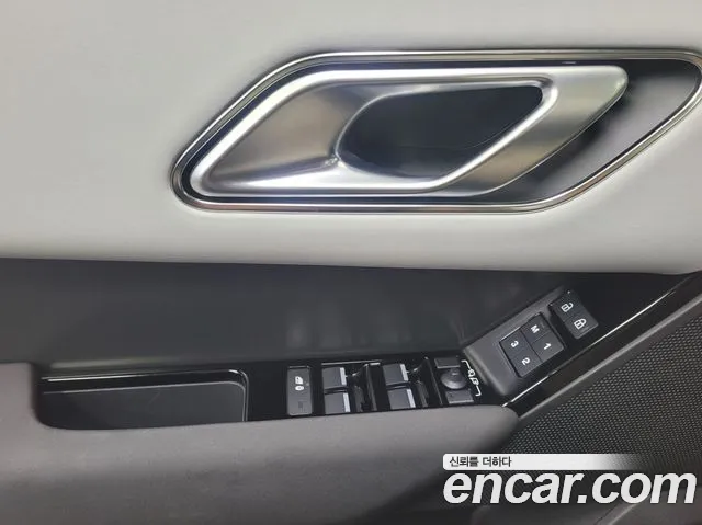 Land Rover Range Rover Velar 2024 thumb 4