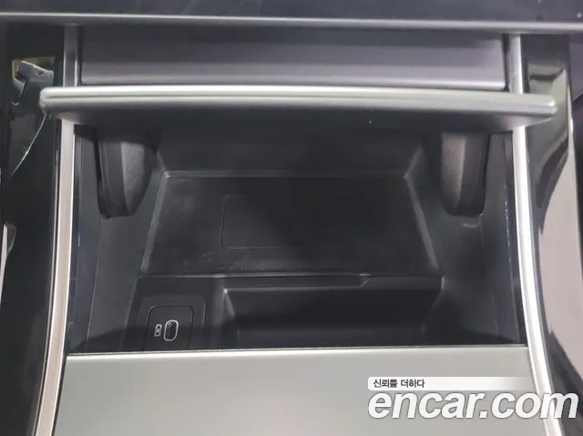 Land Rover Range Rover Velar 2024 thumb 9