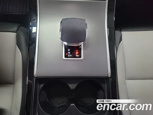 Land Rover Range Rover Velar 2024 thumb 10