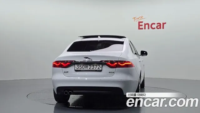 Jaguar XF 2020 thumb 4