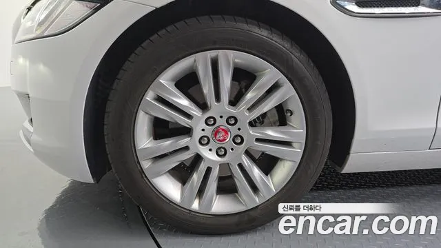 Jaguar XF 2020 thumb 5