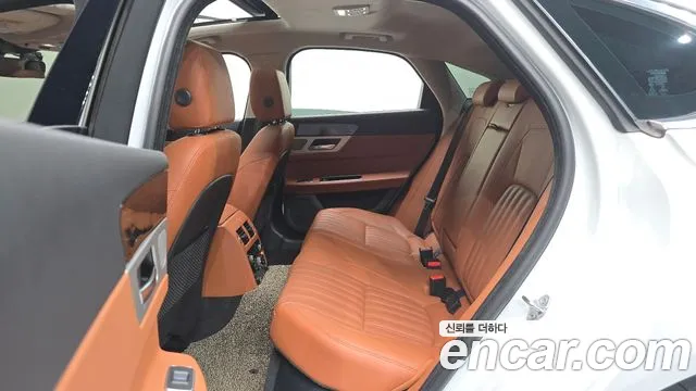 Jaguar XF 2020 thumb 12