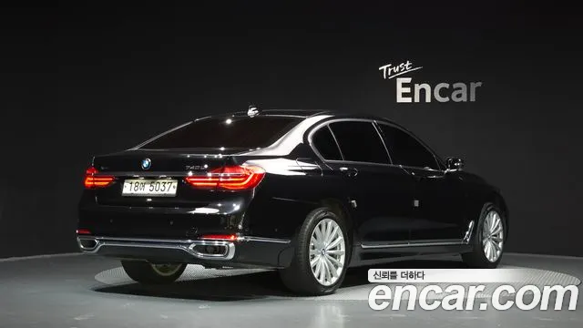 BMW 7-Series 2016 thumb 2