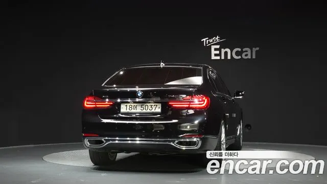 BMW 7-Series 2016 thumb 4
