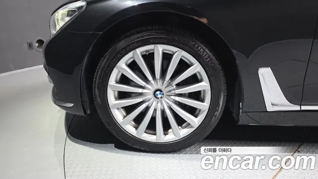 BMW 7-Series 2016 thumb 5
