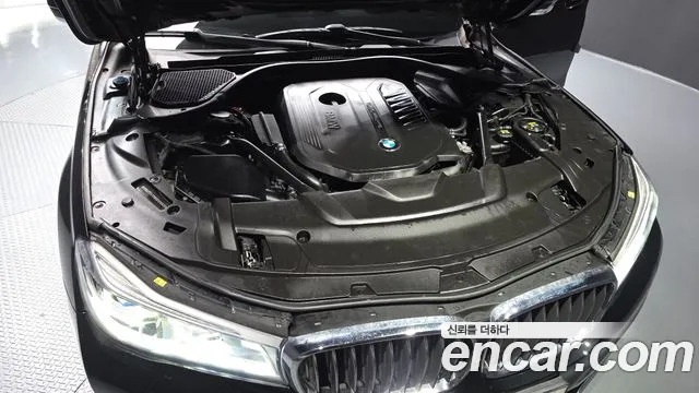 BMW 7-Series 2016 thumb 6