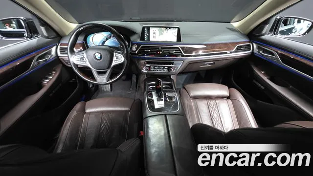 BMW 7-Series 2016 thumb 7