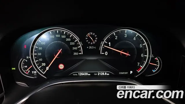 BMW 7-Series 2016 thumb 8