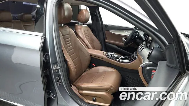 Mercedes-Benz E-Класс 2016 thumb 11