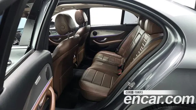 Mercedes-Benz E-Класс 2016 thumb 12