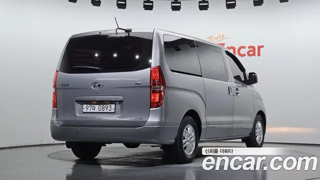 Hyundai Starex 2017 thumb 2