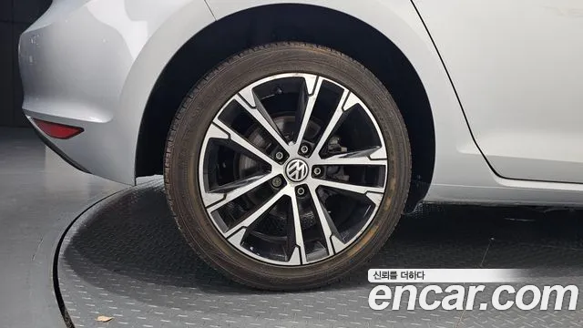 Volkswagen Golf Sportsvan 2014 thumb 5