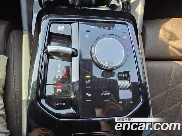 BMW 5-Series 2024 thumb 7