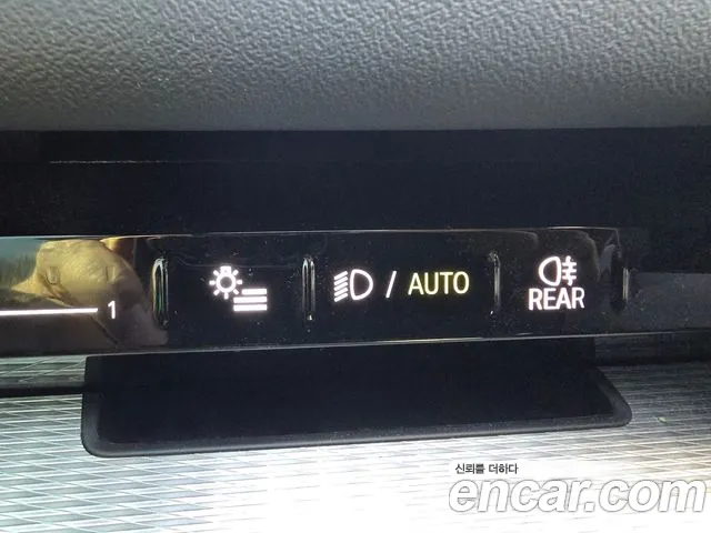 BMW 5-Series 2024 thumb 11